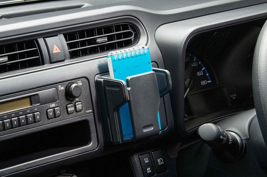 Детали интерьера Toyota Probox Van 2018 года  (фото 8 из 12)